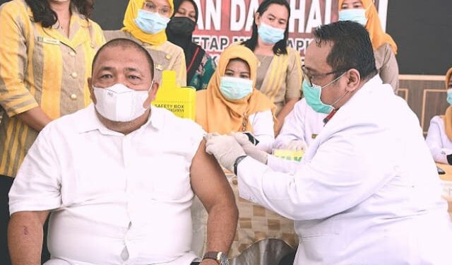 Bupati Langkat Mengikuti Vaksinasi Covid-19 Tahap Dua