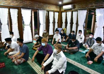 Gubernur Edy Rahmayadi Laksanakan Salat Gerhana Bulan